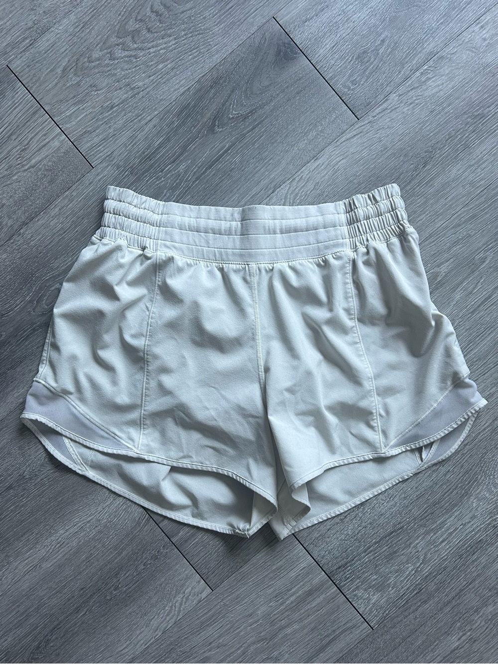 Lululemon White Hotty Hot Shorts Size 8